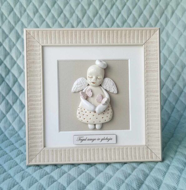 Keramikinis angelas rėmelyje su drugeliais 20x20cm