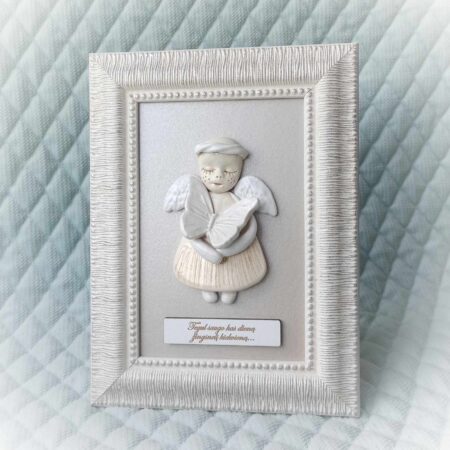 Keramikinis angelas rėmelyje su drugeliu 15x20cm