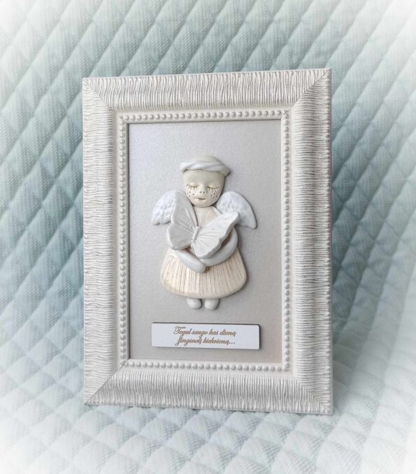 Keramikinis angelas rėmelyje su drugeliu 15x20cm