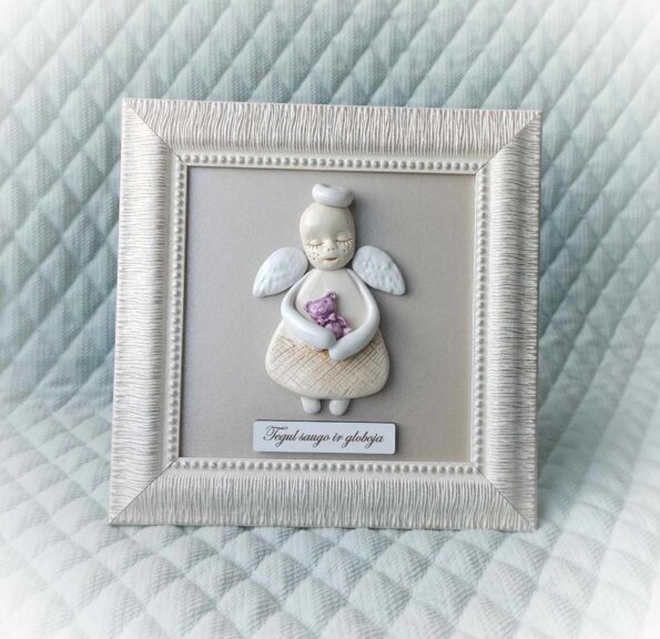 Keramikinis angelas rėmelyje su meškiuku 18x18cm