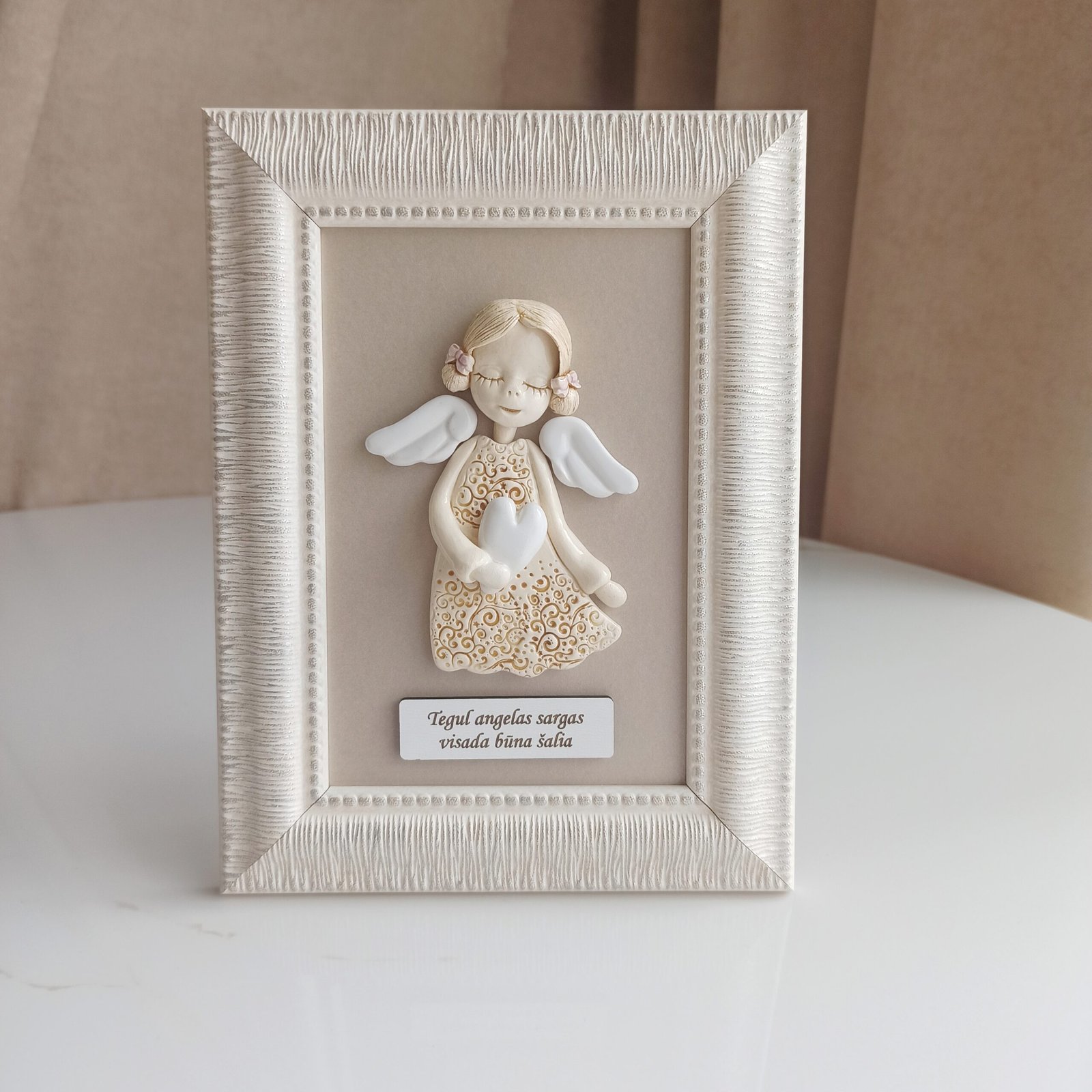 Keramikinis angelas rėmelyje Mergaitė 15x20cm Keramikinis angelas rėmelyje Mergaitė 15x20cm