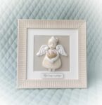 Keramikinis angelas rėmelyje su gėlėmis 19x19cm