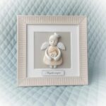 Keramikinis angelas rėmelyje su nameliu 19x19cm