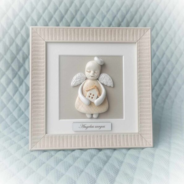 Keramikinis angelas rėmelyje su nameliu 19x19cm