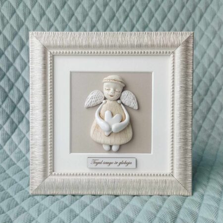 Keramikinis angelas rėmelyje su širdele 20x20cm