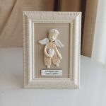 Keramikinis angelas rėmelyje su širdele 15x20cm