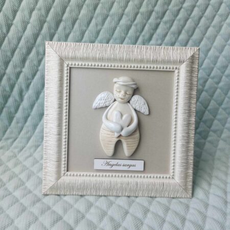 Keramikinis angelas rėmelyje su širdele 18x18cm