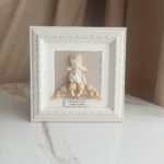 Keramikinis angelas rėmelyje su širdele 20x20cm